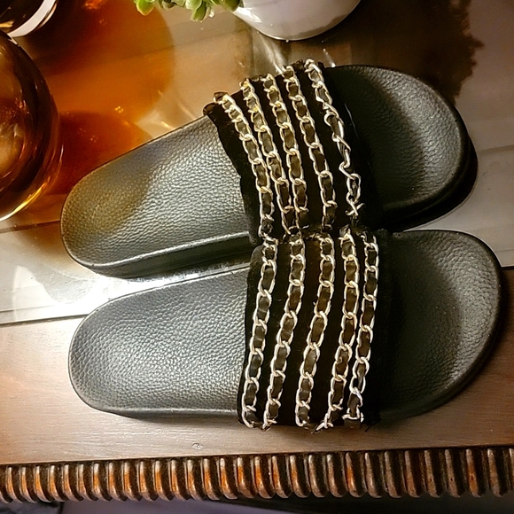 Black slides with gold chains across the top. Size 9 - Picture 2 of 7